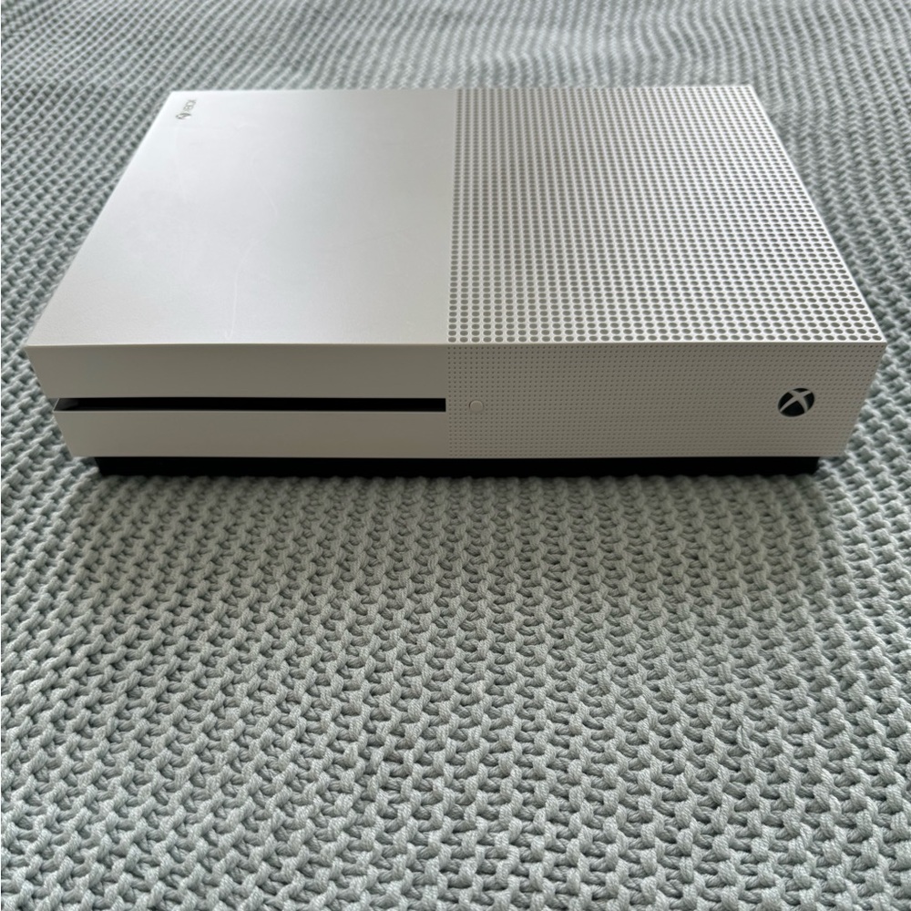 Xbox One S . Very good condition and working.